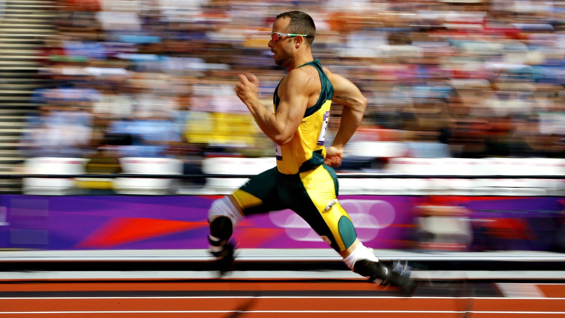 NBA常规赛双方激战 快船逆转胜勇士 利拉德关键三分立定胜局，快船两连胜